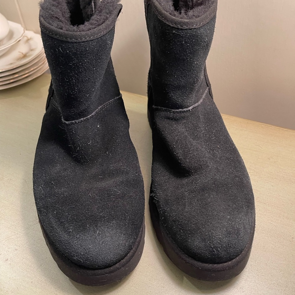 UGG Black Suede short Boots Sz.8.5